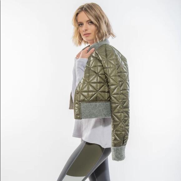 GARBE LUXE Catherine Puffer Cropped Quilted Jacket Size L Army Green - Picture 2 of 13